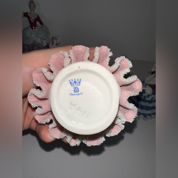 Handmade Porcelain Lace Figurine set with stamps: W-Germany, Karl Klette Dresden - Picture 9 of 10